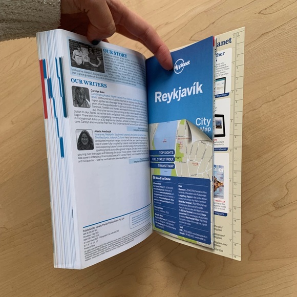3/$25 - Iceland Lonely Planet Book 📚 - Picture 5 of 5